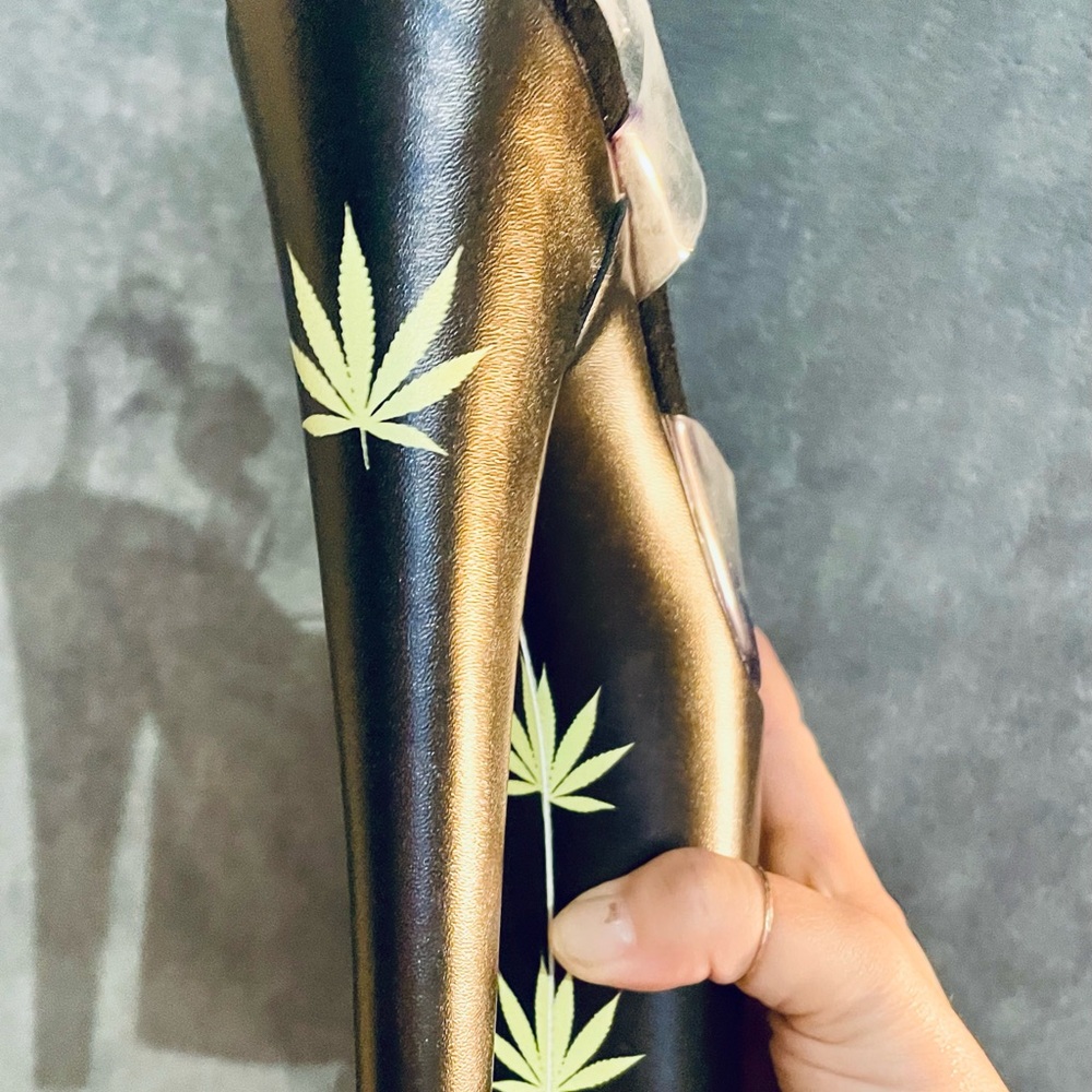 Hustler Demi Weed Platform Heels size 6 never worn